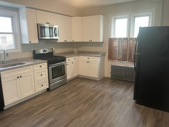 387 Branch Ave in Providence, RI - Building Photo - Building Photo