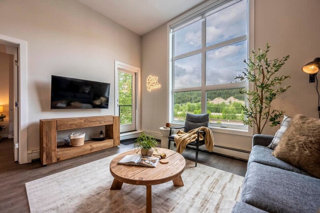 901-907 7 St N, Unit SI ID1308640P in Golden, BC - Building Photo - Building Photo