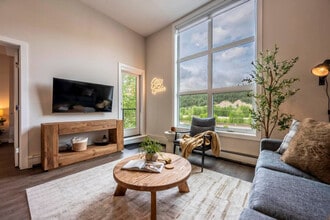 901-907 7 St N in Golden, BC - Building Photo - Building Photo