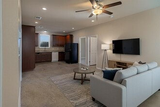 1300 Hausman Dr in Lockhart, TX - Building Photo - Building Photo