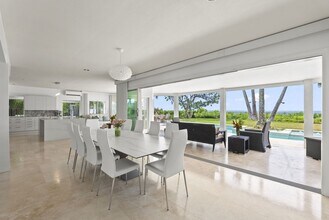 5641 Kalaniana?ole Hwy in Honolulu, HI - Building Photo - Building Photo
