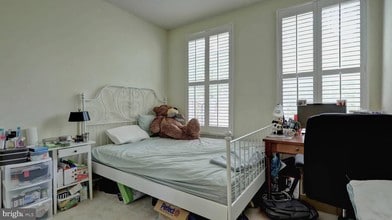 4950 Brenman Park Dr-Unit -214 in Alexandria, VA - Building Photo - Building Photo