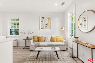 436 N La Jolla Ave in Los Angeles, CA - Building Photo - Building Photo