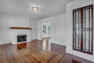 928 Elm St in New Haven, CT - Building Photo - Building Photo