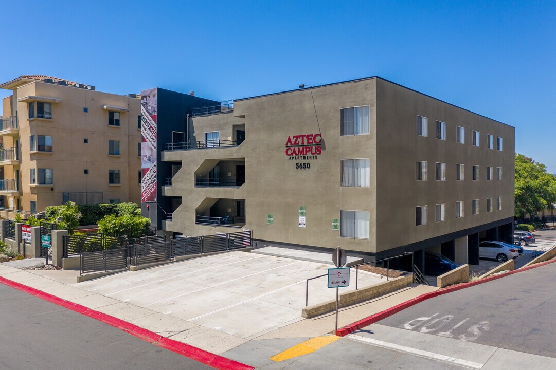 Aztec Campus Apartments in San Diego, CA - Foto de edificio