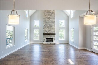 3018 Sunridge Dr in Austin, TX - Building Photo - Building Photo