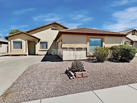 8418 W Pinchot Ave in Phoenix, AZ - Building Photo