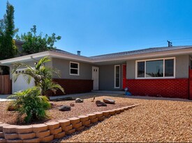 5617-5621 Dorothy Dr in San Diego, CA - Building Photo