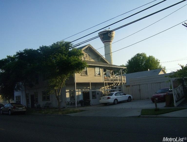 125 E Locust St in Lodi, CA - Foto de edificio