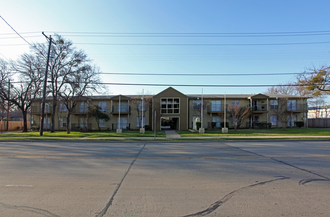 San Miguel Apartments in Irving, TX - Foto de edificio - Building Photo