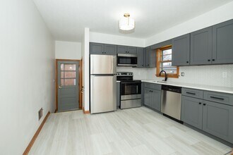 2008 Foxhurst Dr in Louisville, KY - Building Photo - Building Photo