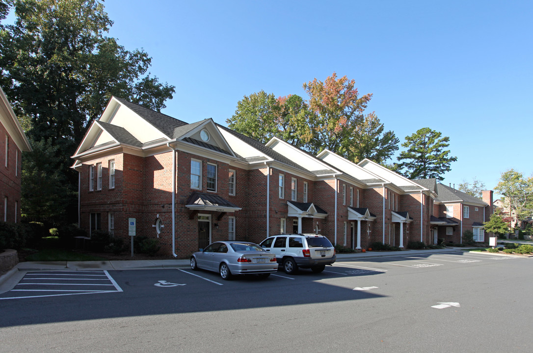 Park South Drive in Charlotte, NC - Foto de edificio