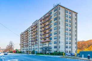 The Fountains in Staten Island, NY - Building Photo