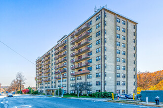 The Fountains in Staten Island, NY - Building Photo - Primary Photo