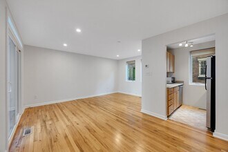220 S Sartain St, Unit Wash West with Parking in Philadelphia, PA - Building Photo - Building Photo