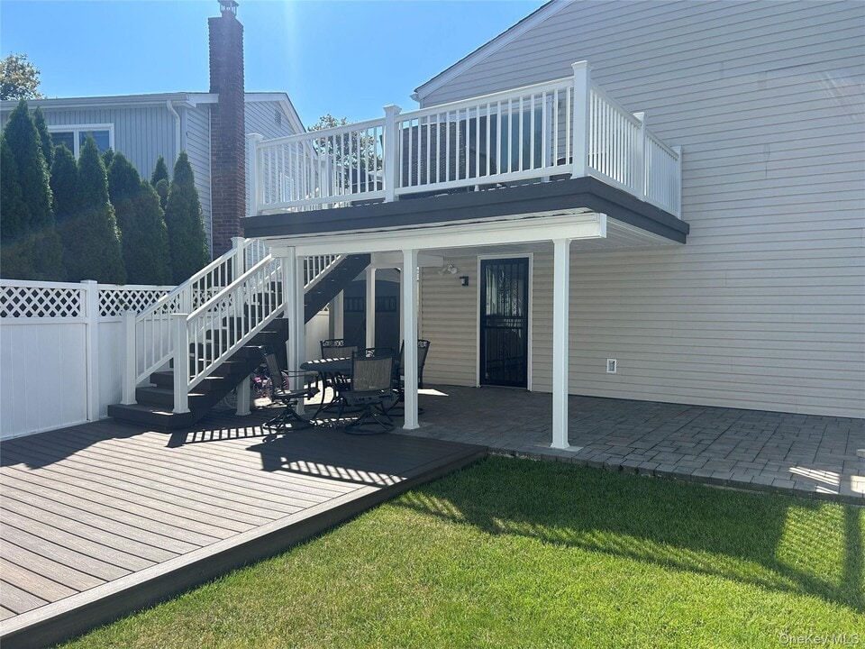 1900 Decatur Ave in North Bellmore, NY - Building Photo