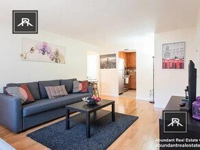 33 Oxford Cir in Belmont, MA - Building Photo - Building Photo