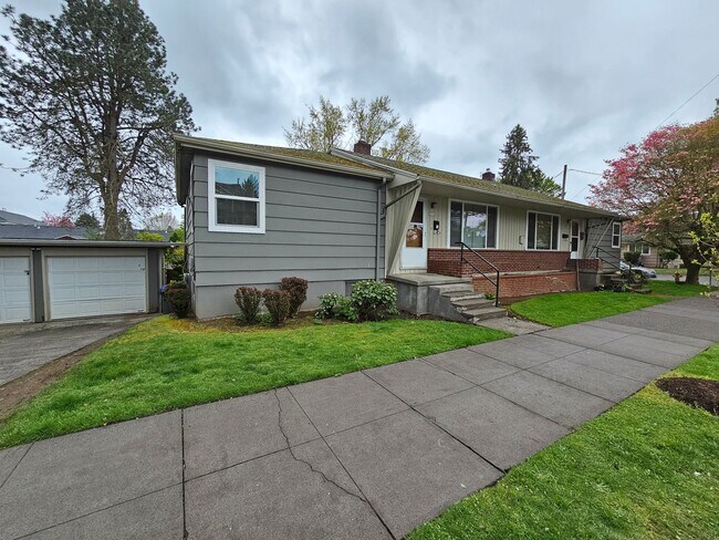 3714 SE Gladstone St in Portland, OR - Building Photo - Building Photo