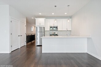 4943 S Saint Lawrence Ave, Unit 3 in Chicago, IL - Building Photo - Building Photo