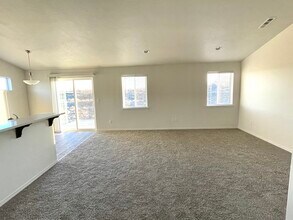 4245 Cove West Dr in Moses Lake, WA - Foto de edificio - Building Photo