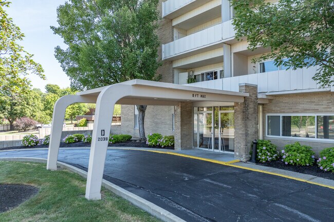 Cliff Towers Building D in Rocky River, OH - Building Photo - Building Photo