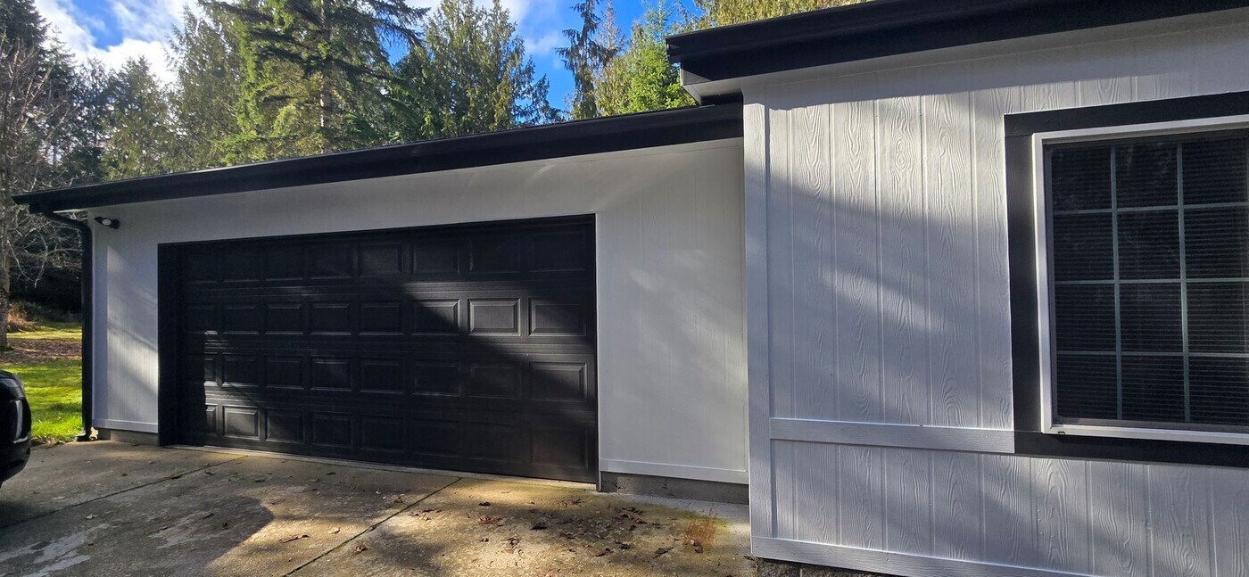 54 Birdsong Ln in Port Angeles, WA - Building Photo