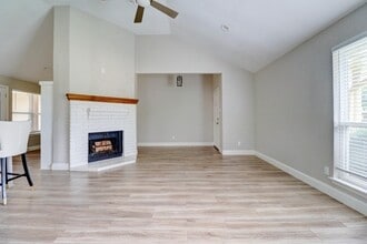 1321 Clover Dr in Allen, TX - Foto de edificio - Building Photo
