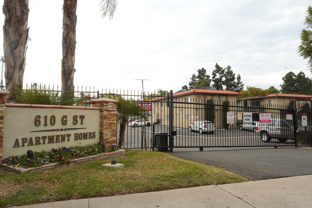 Pinetree Plaza in Chula Vista, CA - Building Photo