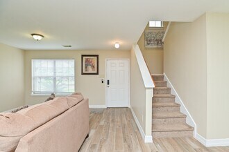 10242 Astoria Blvd in Houston, TX - Building Photo - Building Photo