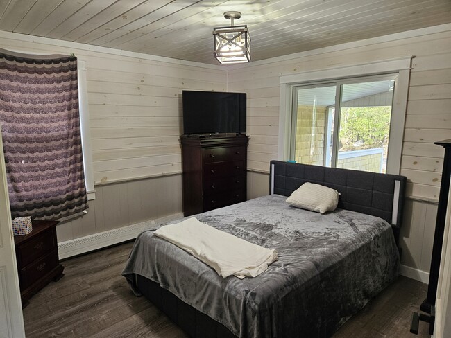 313 W River Rd, Unit Rear (apartment 2) in Augusta, ME - Foto de edificio - Building Photo