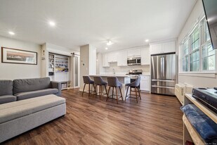 1000 Knapps Hwy in Fairfield, CT - Building Photo