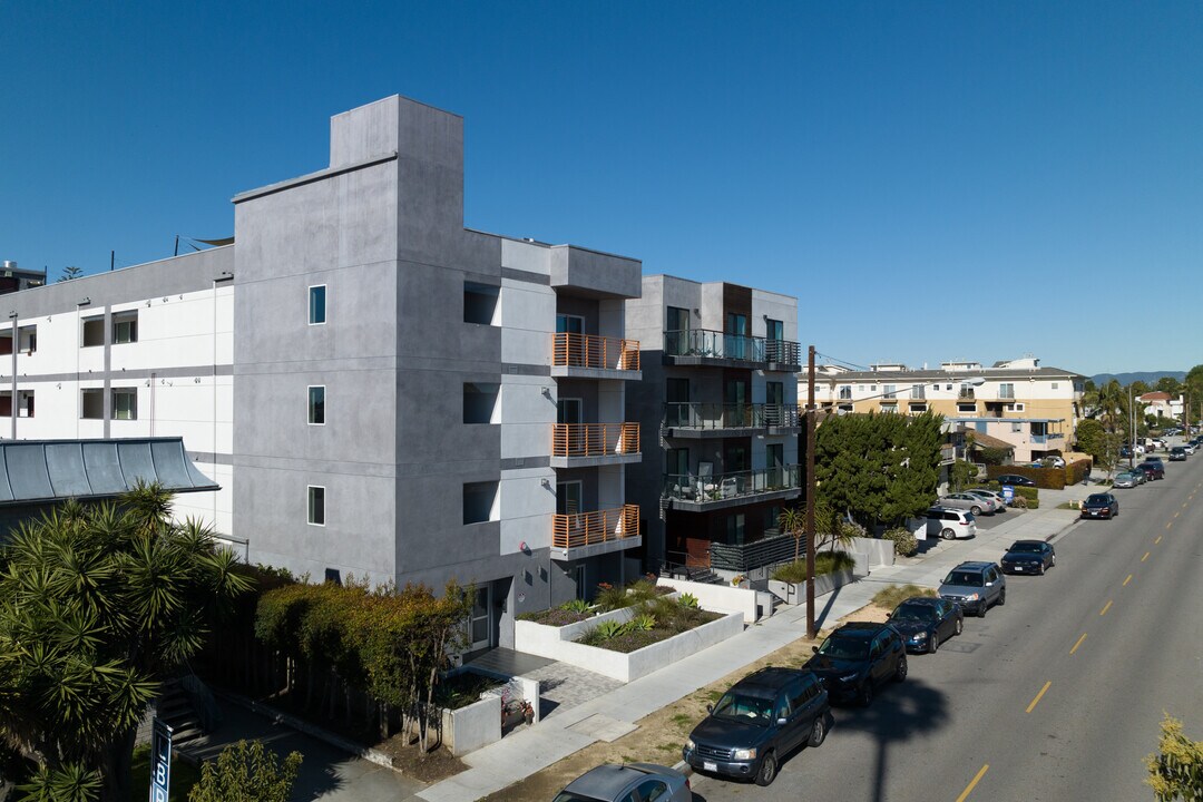 4231 McLaughlin Ave. Apartments in Los Angeles, CA - Building Photo