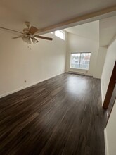 Jefferson Court in Seattle, WA - Foto de edificio - Interior Photo