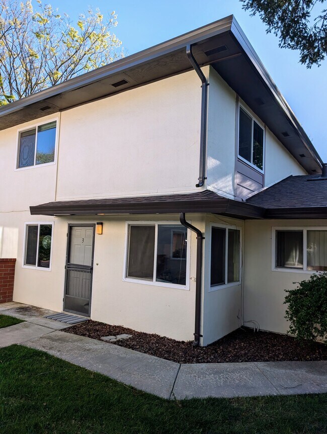2842 Bidwell St, Unit 3 in Davis, CA - Building Photo - Building Photo