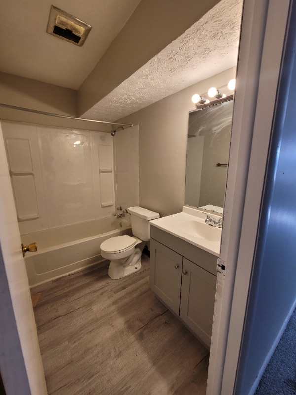 1819 Miles Ave NW in Canton, OH - Foto de edificio - Building Photo