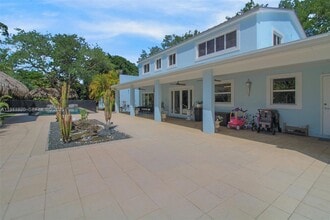 6900 SW 104th St in Pinecrest, FL - Building Photo - Building Photo
