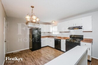 6208 Silver Fox Dr in Florissant, MO - Foto de edificio - Building Photo