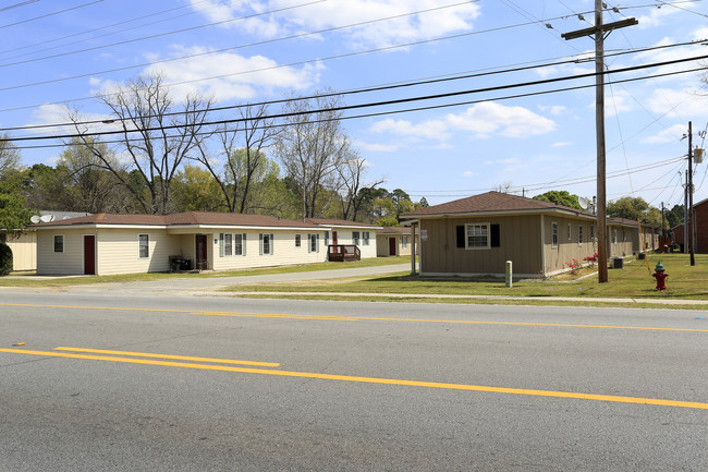 Ellis Apartments in Statesboro, GA - Foto de edificio - Building Photo