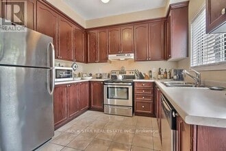 33 Chetholme Pl in Halton Hills, ON - Building Photo - Building Photo