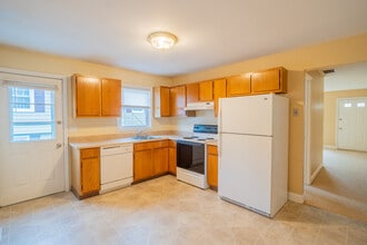 974 E Broadway in Milford, CT - Building Photo - Building Photo