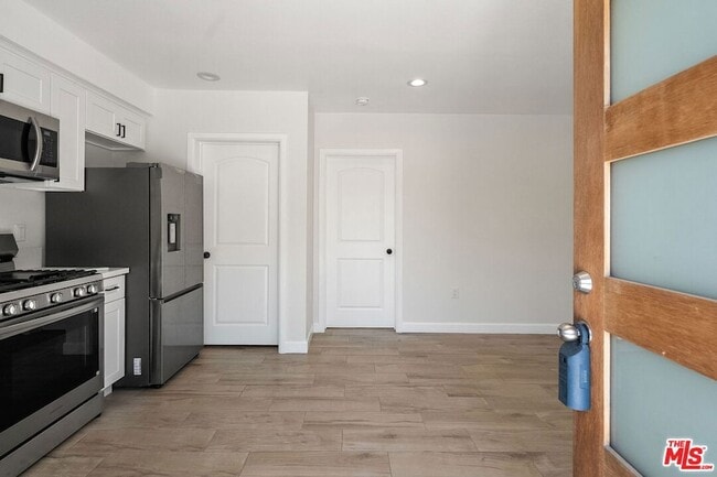 2231 Laverna Ave, Unit 2231 1/2 in Los Angeles, CA - Building Photo - Building Photo