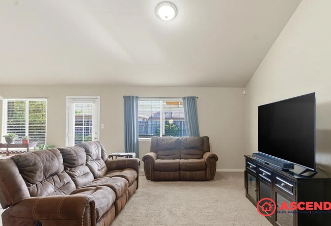 5513 La Pinta Maria Dr in Bakersfield, CA - Building Photo - Building Photo