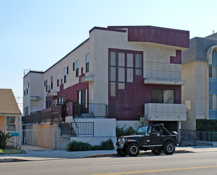 10824 Palms Blvd in Los Angeles, CA - Building Photo