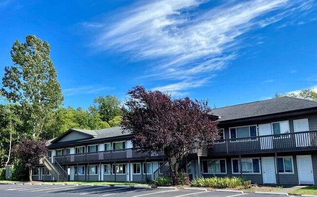 Bell Mall Villa 2 in Bellingham, WA - Foto de edificio - Building Photo