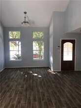227 Mossy Rock Dr in Hutto, TX - Building Photo - Building Photo