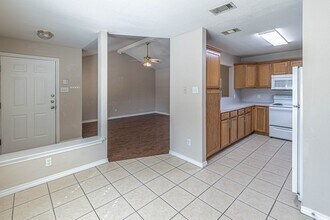 Available August 2026! 3 Bedroom 3 Bathroom Duplex with Fenced Yard! in College Station, TX - Building Photo - Building Photo