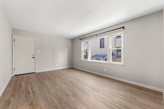 740 E North Broadway St in Lombard, IL - Building Photo - Building Photo