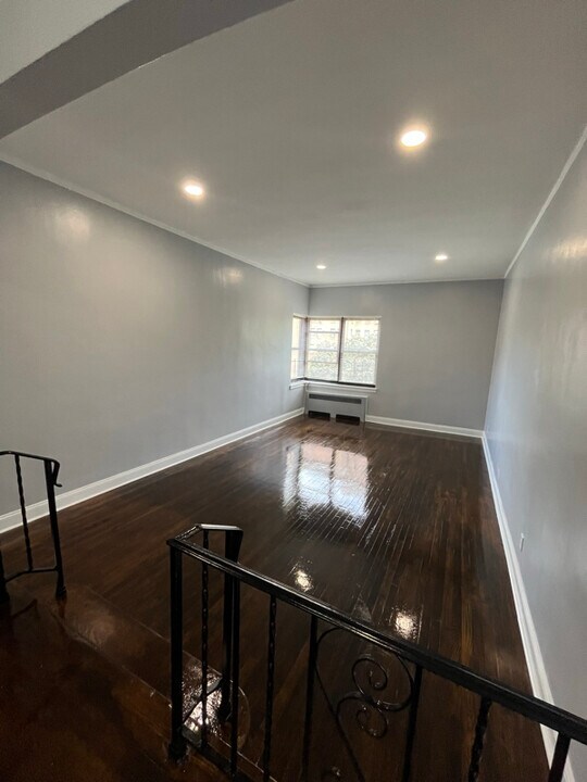 33 S Munn Ave in East Orange, NJ - Building Photo