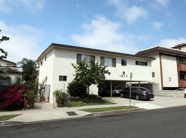 1817-1825 Corinth Ave in Los Angeles, CA - Foto de edificio - Building Photo