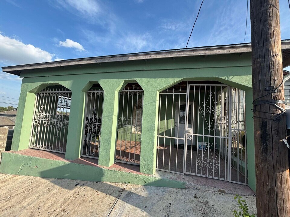 717 1/2 O'Kane St in Laredo, TX - Foto de edificio